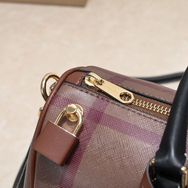 New Arrival Burberry Handbag B005