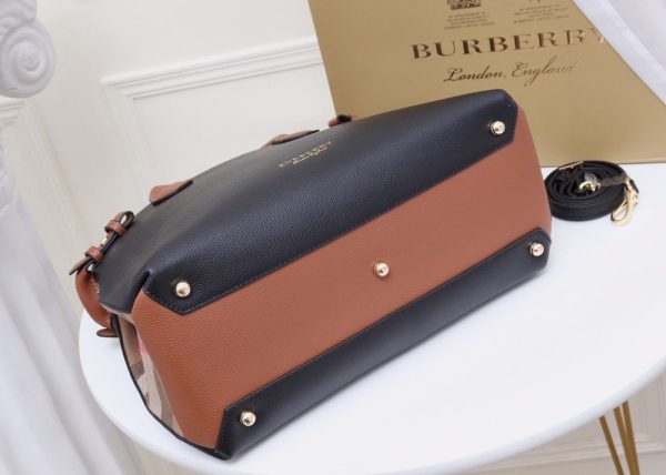 New Arrival Burberry Handbag B004