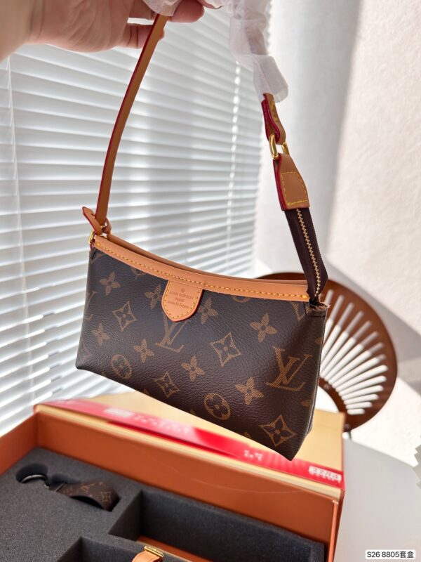 New Arrival L*V Handbag 1540