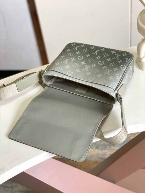 New Arrival L*V Handbag 2035