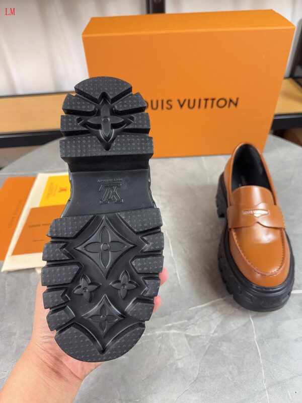 New Arrival LV Women Shoes 426