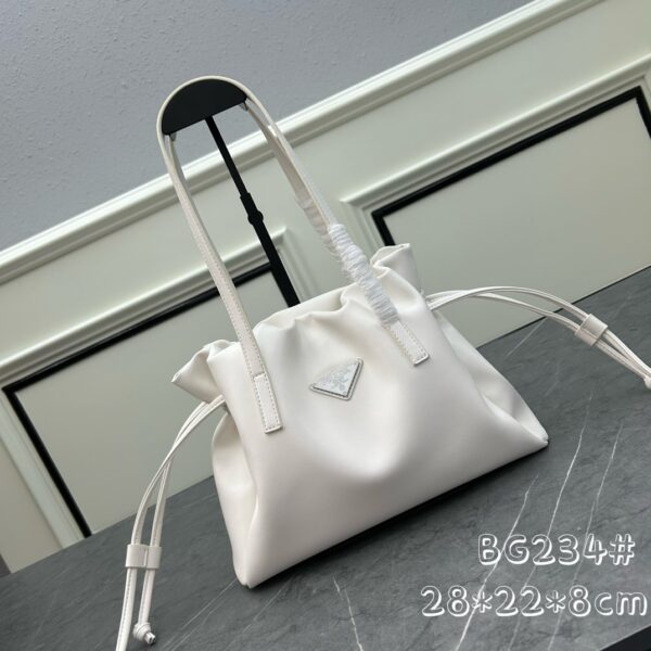 New Arrival Prada HandBag P174